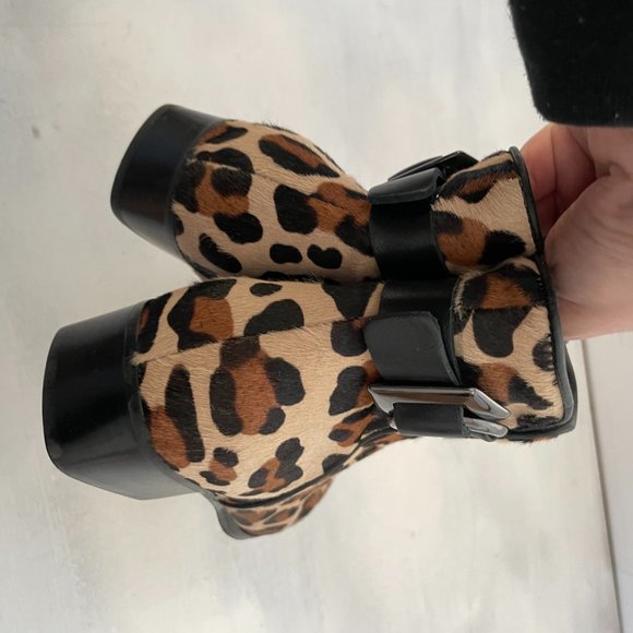 Aquatalia Faria Ankle Boots Leopard Weatherproof Calf Hair Tonal Strap Zipped - Picture 7 of 10